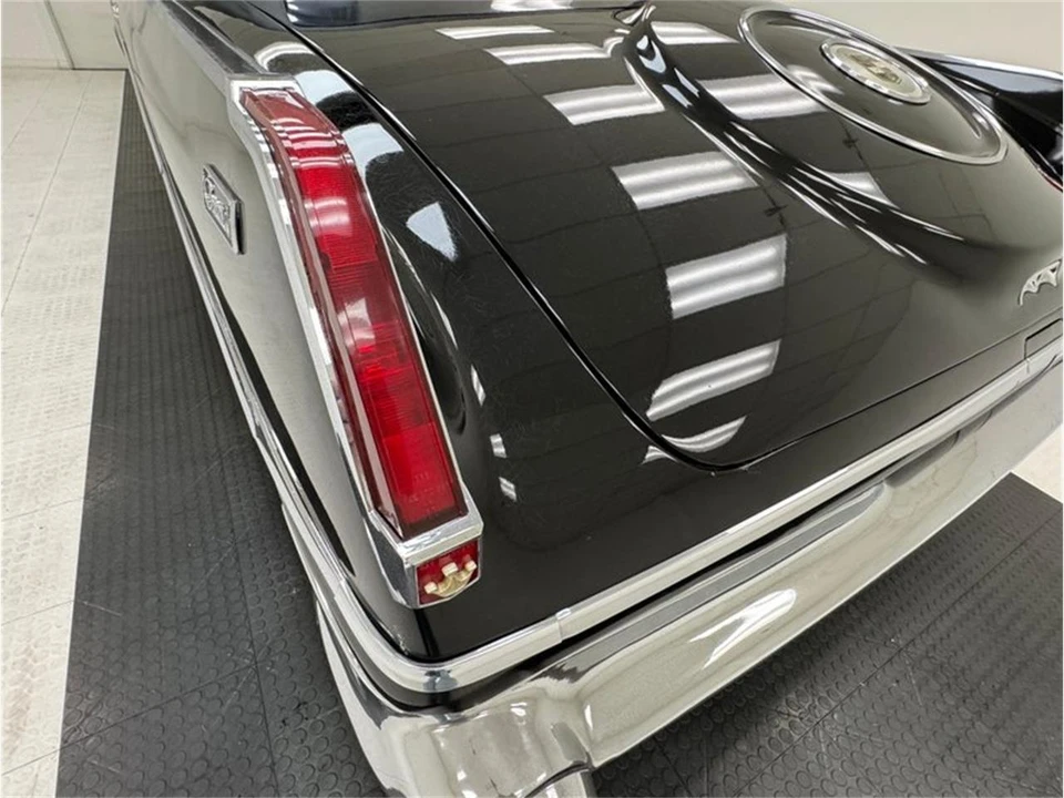 1963 Chrysler Imperial 2nd Gen - Image 25 of 31