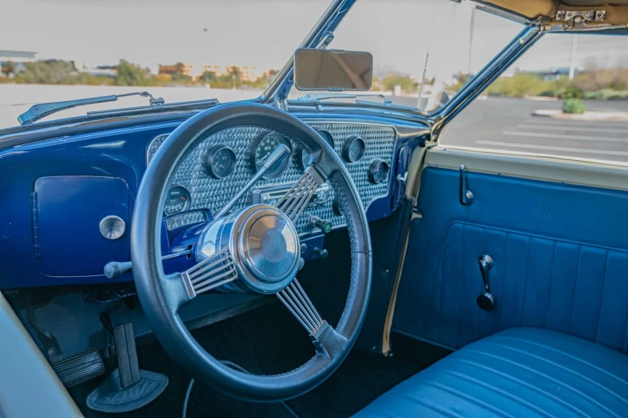 1963 Cord 810 & 812 - Image 4 of 31