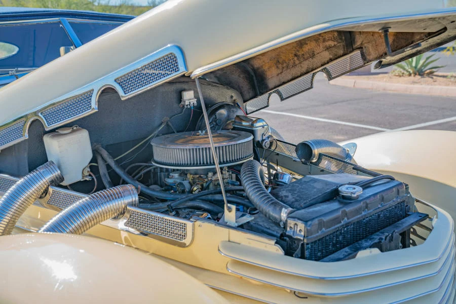 1963 Cord 810 & 812 - Image 9 of 31