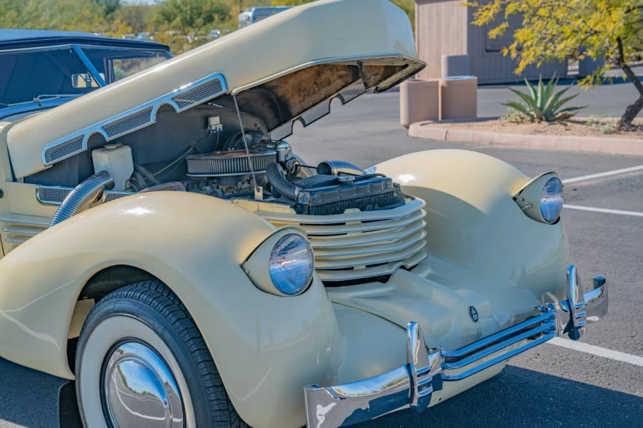 1963 Cord 810 & 812 - Image 13 of 31