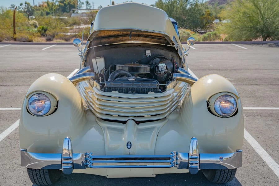 1963 Cord 810 & 812 - Image 14 of 31