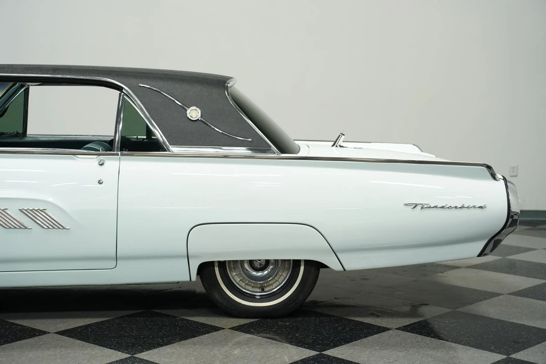 1963 Ford Thunderbird 3rd Gen - Image 24 of 31