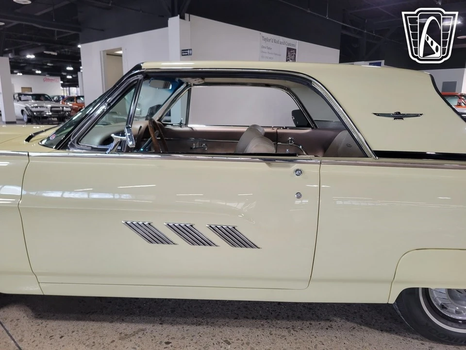 1963 Ford Thunderbird 3rd Gen - Image 11 of 21