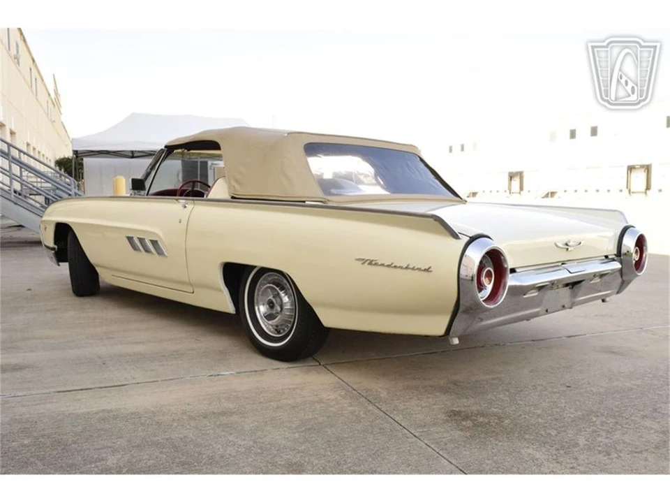1963 Ford Thunderbird 3rd Gen - Image 10 of 31