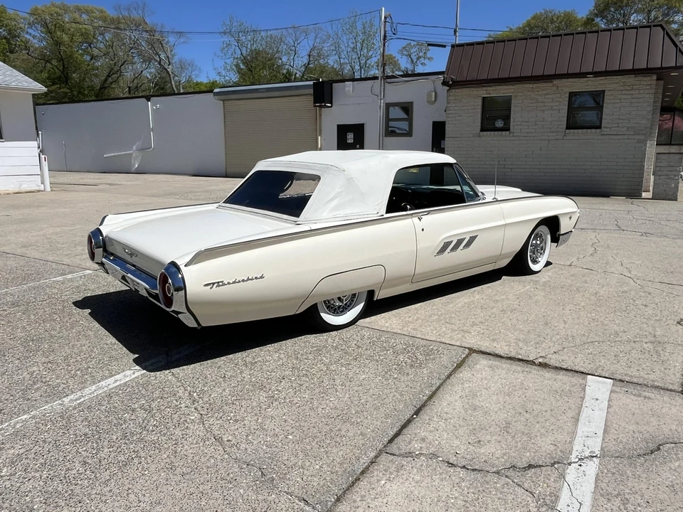 1963 Ford Thunderbird 3rd Gen - Image 11 of 31