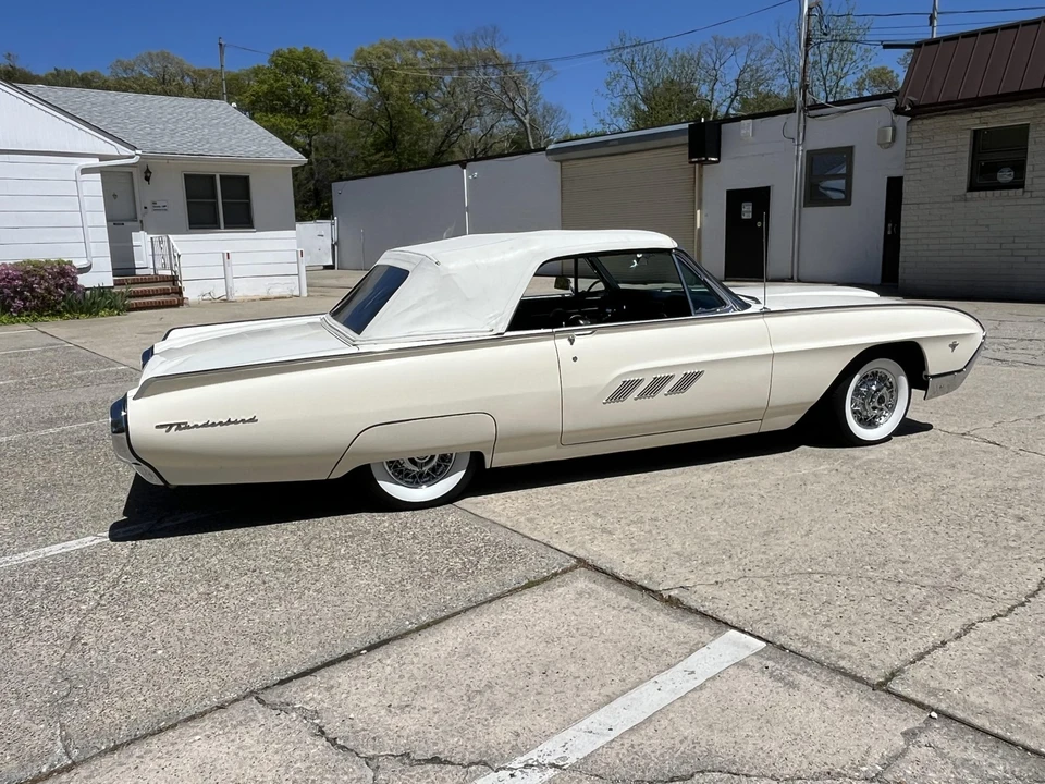1963 Ford Thunderbird 3rd Gen - Image 12 of 31