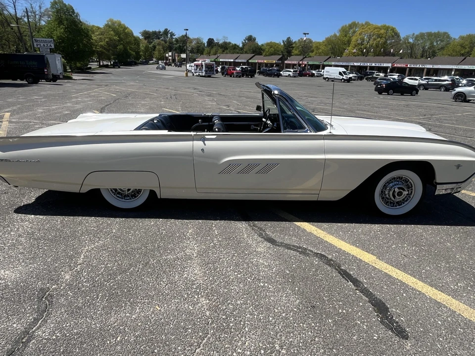1963 Ford Thunderbird 3rd Gen - Image 28 of 31