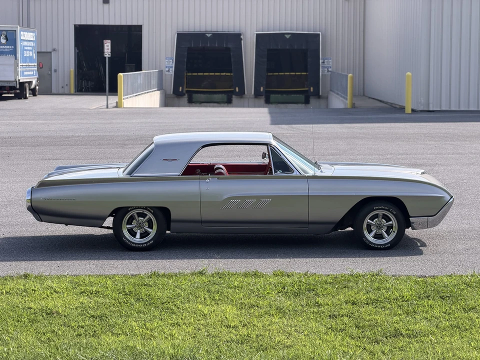 1963 Ford Thunderbird 3rd Gen - Image 13 of 31