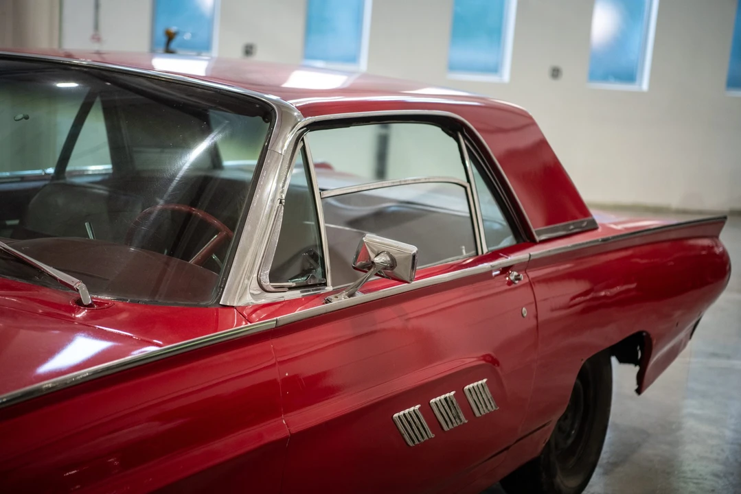 1963 Ford Thunderbird 3rd Gen - Image 24 of 31
