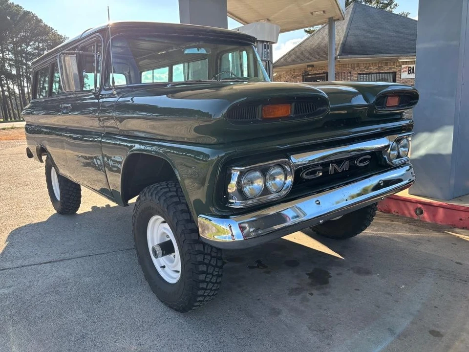1963 GMC Suburban 5th Gen - Image 21 of 31