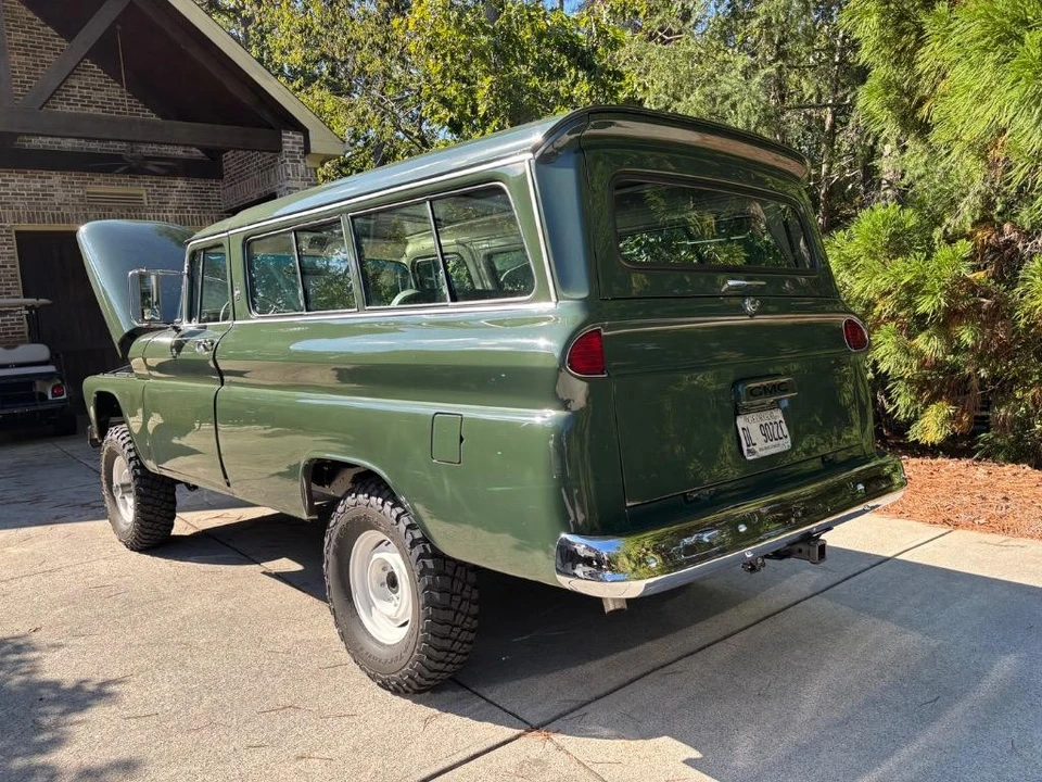 1963 GMC Suburban 5th Gen - Image 19 of 31