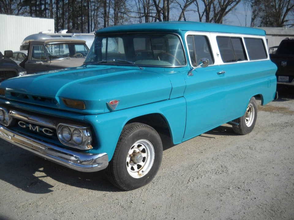 1963 GMC Suburban 4th Gen - Image 3 of 12