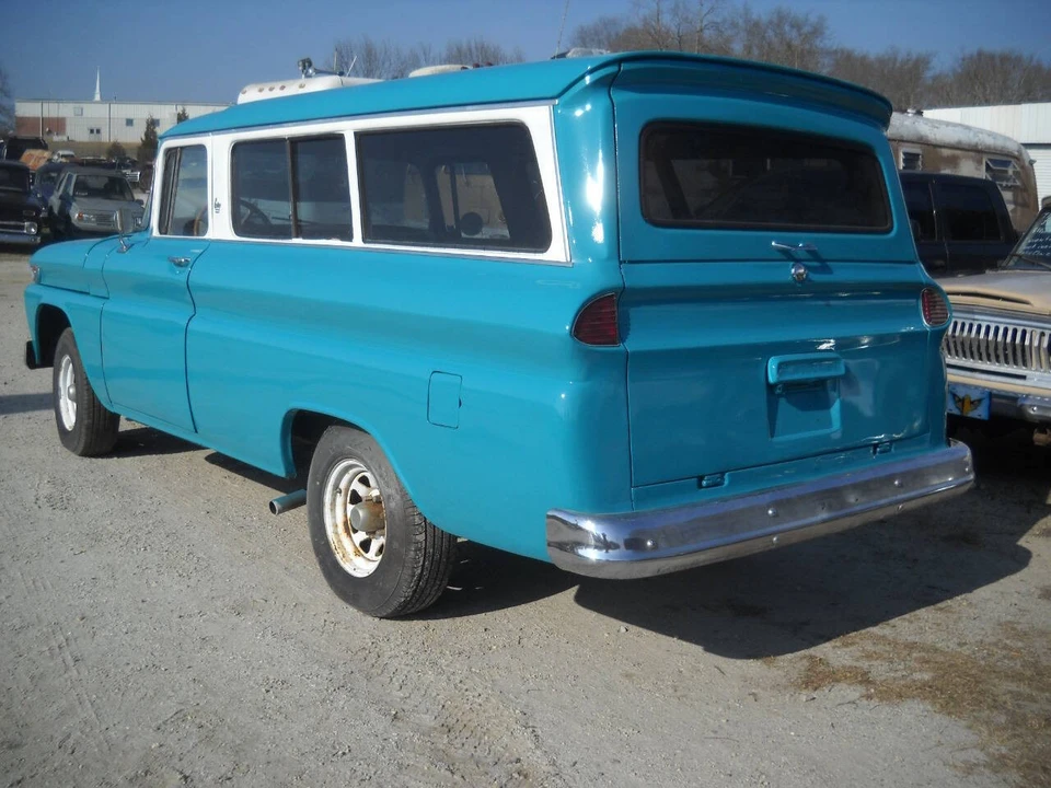 1963 GMC Suburban 4th Gen - Image 5 of 12