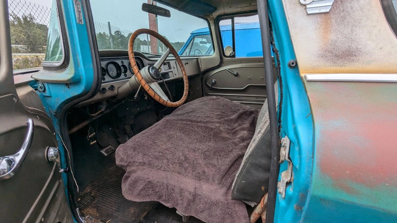 1963 GMC Suburban 4th Gen - Image 11 of 12