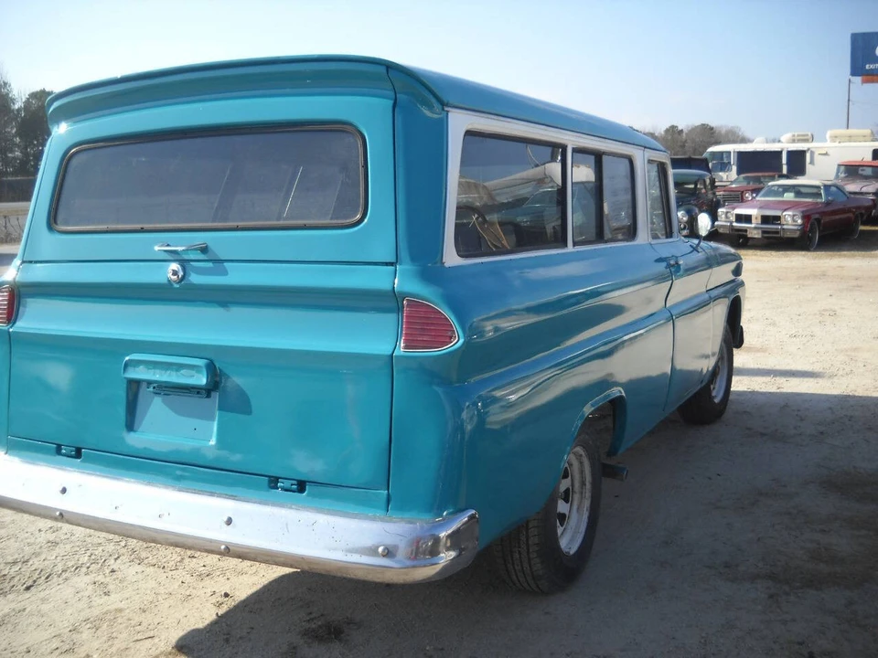 1963 GMC Suburban 4th Gen - Image 4 of 12