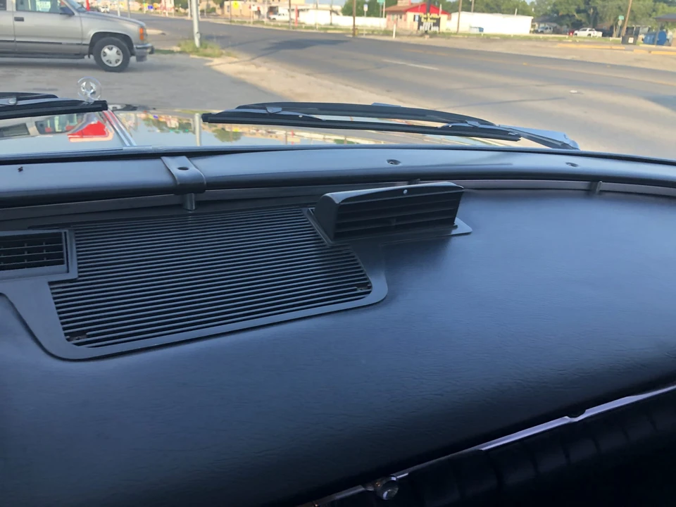 1963 Chrysler Imperial 2nd Gen - Image 30 of 31