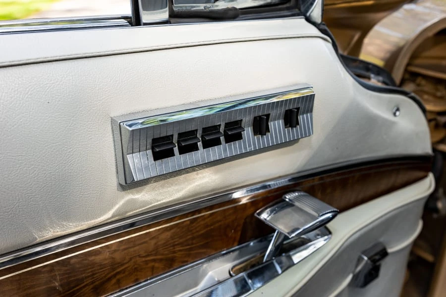 1963 Imperial LeBaron - Image 20 of 31