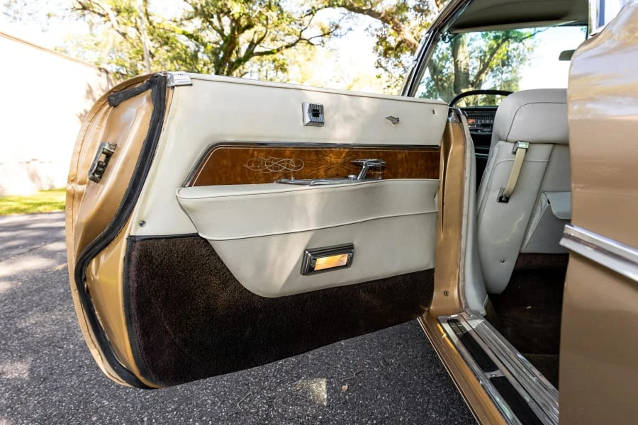 1963 Imperial LeBaron - Image 30 of 31