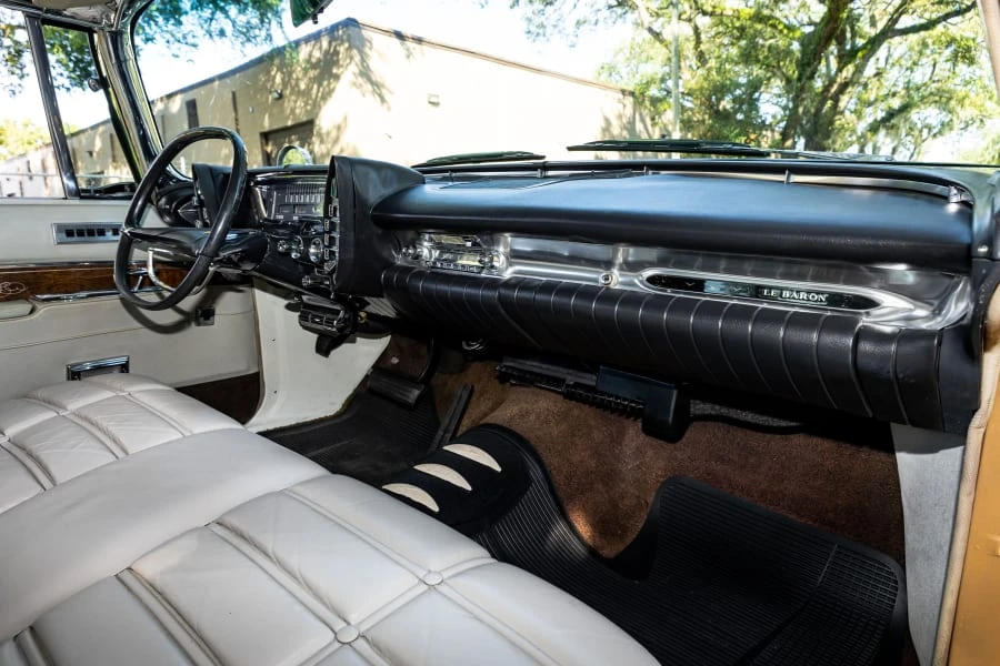 1963 Imperial LeBaron - Image 4 of 31