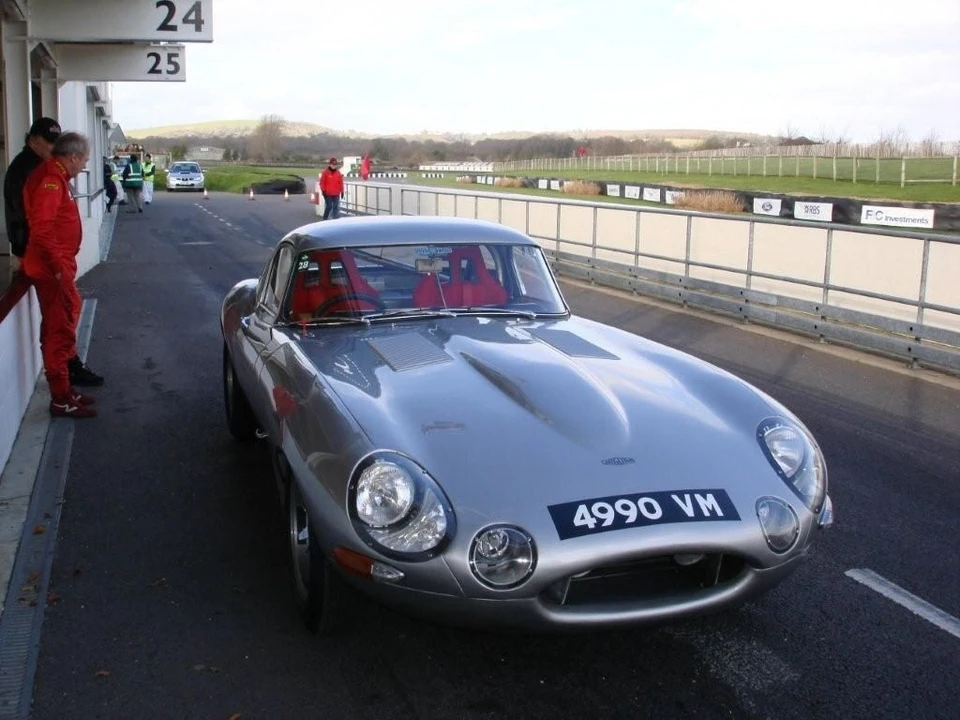 1963 Jaguar E-Type Lightweight - Image 9 of 12