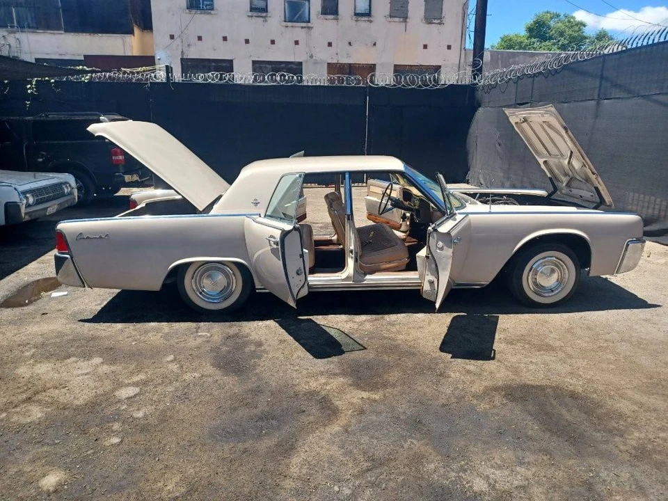 1963 Lincoln Continental 4th Gen - Image 20 of 24