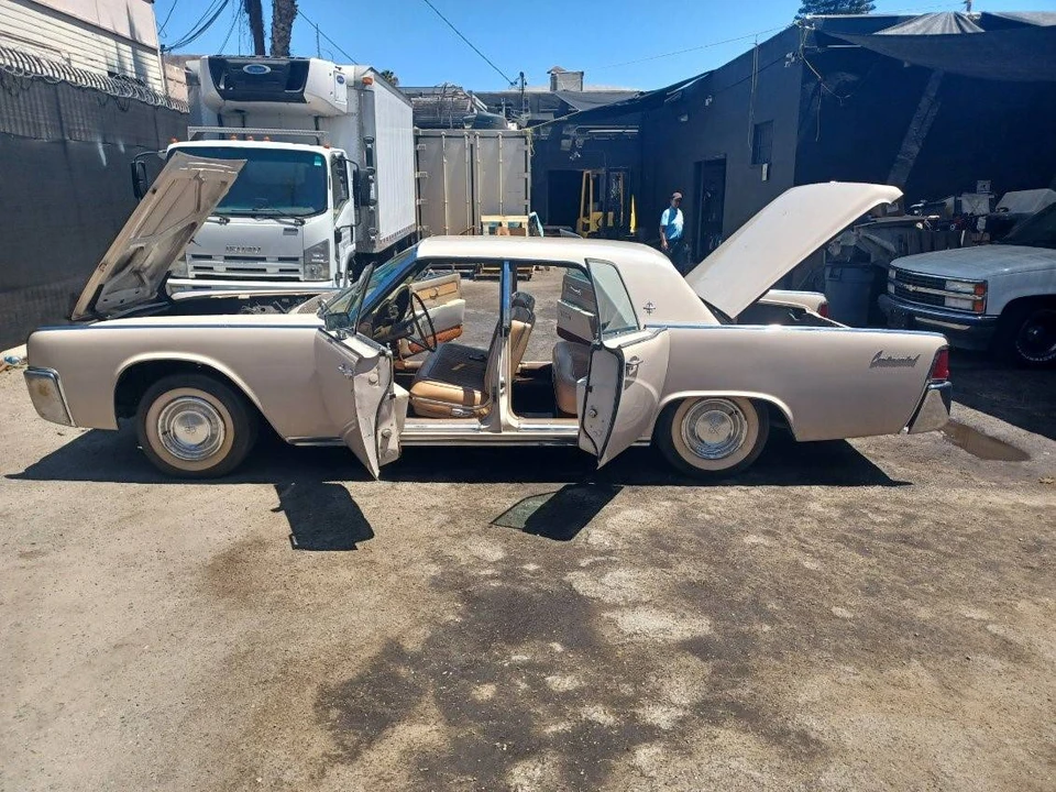 1963 Lincoln Continental 4th Gen - Image 21 of 24