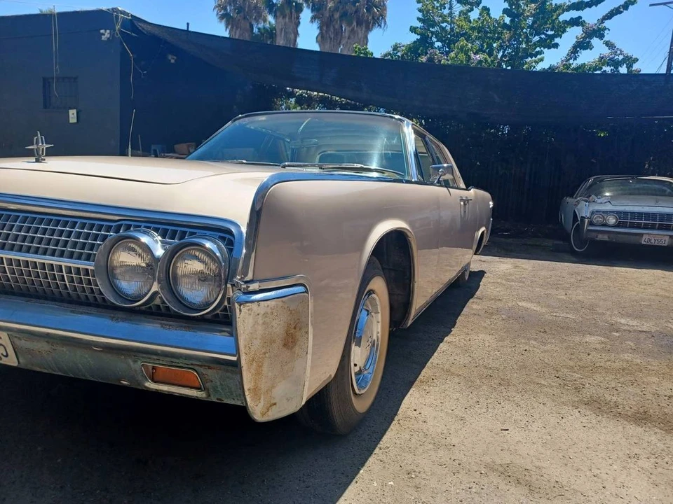 1963 Lincoln Continental 4th Gen - Image 11 of 24