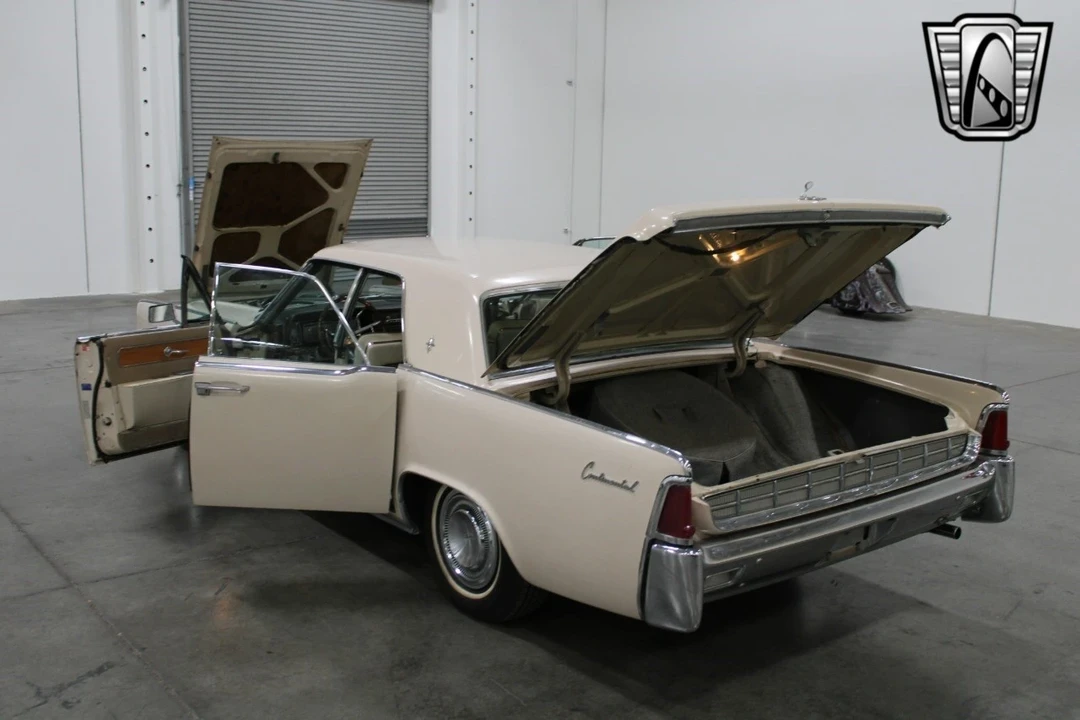 1963 Lincoln Continental 4th Gen - Image 11 of 12