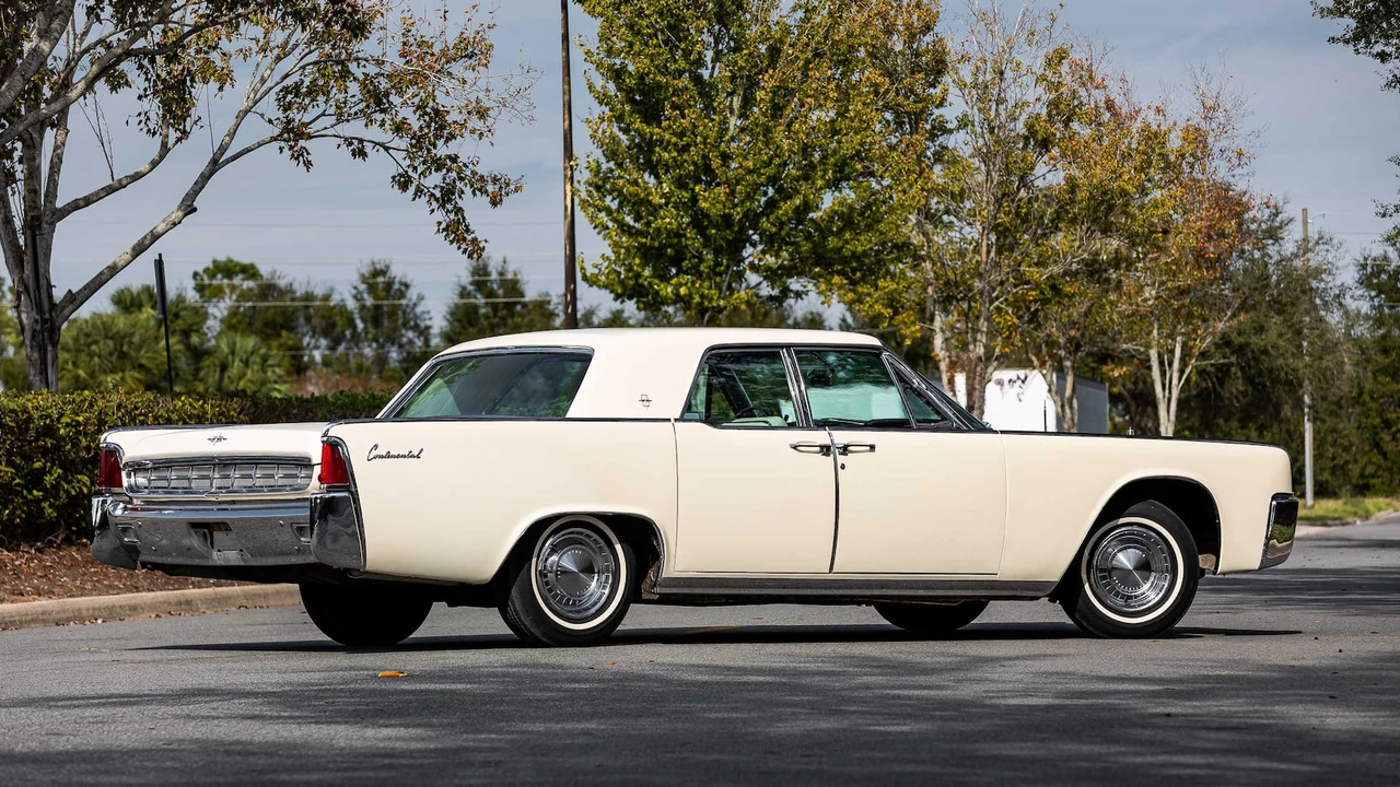 1963 Lincoln Continental 4th Gen - Image 2 of 31
