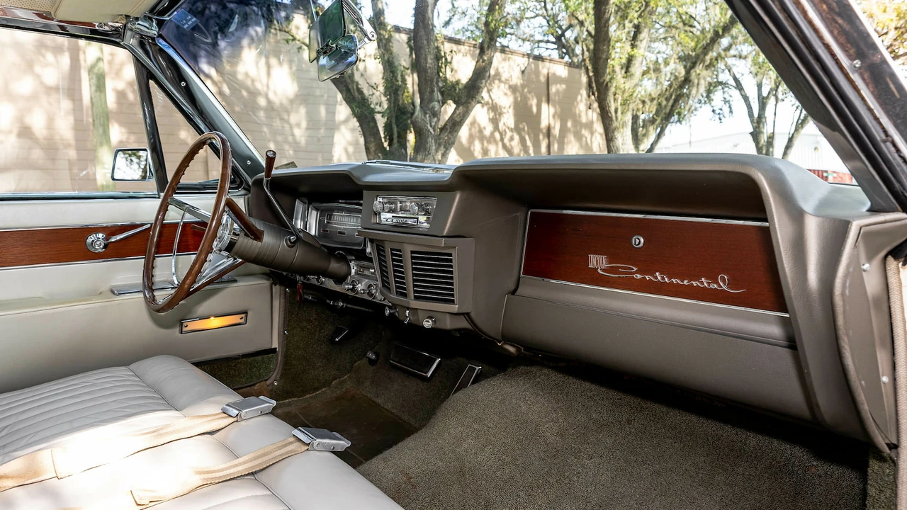 1963 Lincoln Continental 4th Gen - Image 7 of 31