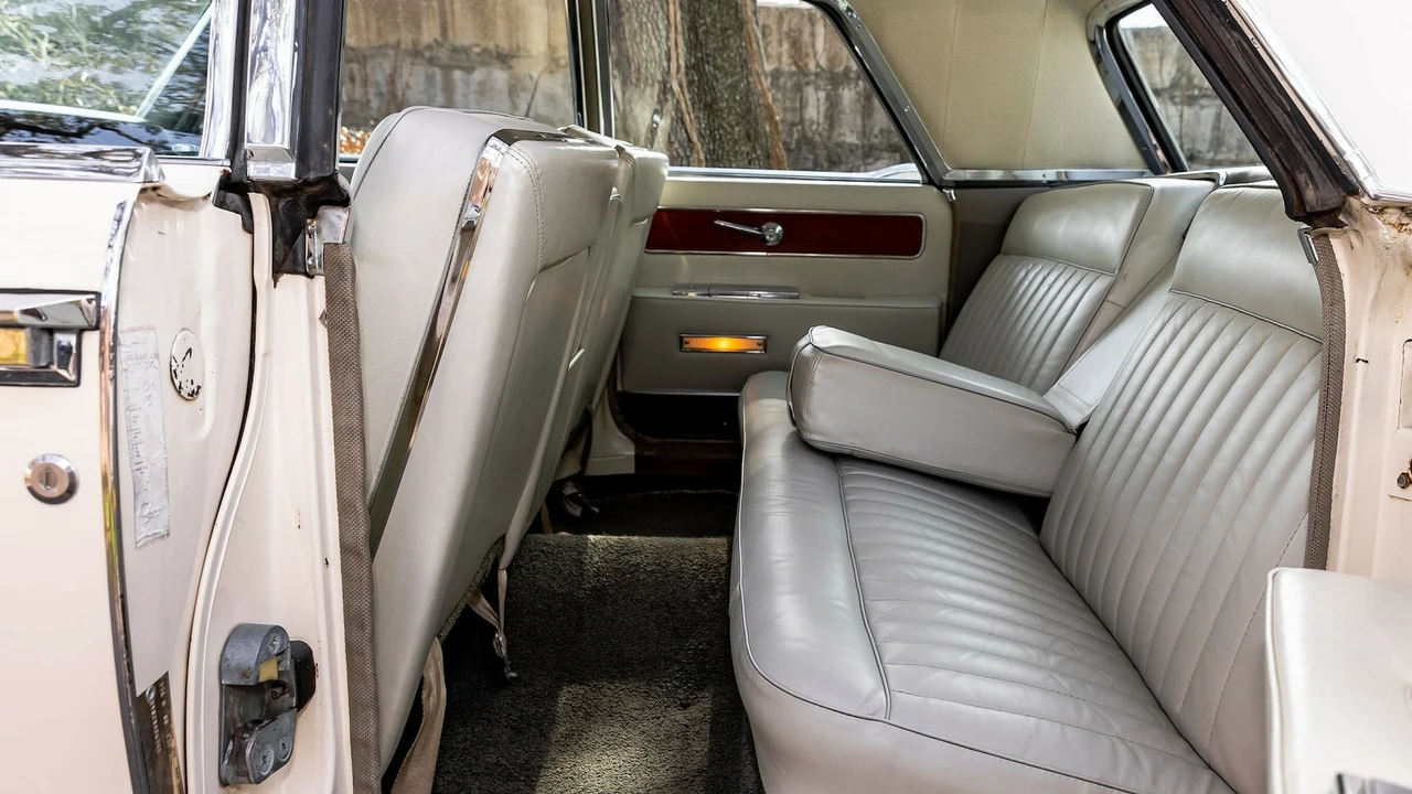 1963 Lincoln Continental 4th Gen - Image 9 of 31