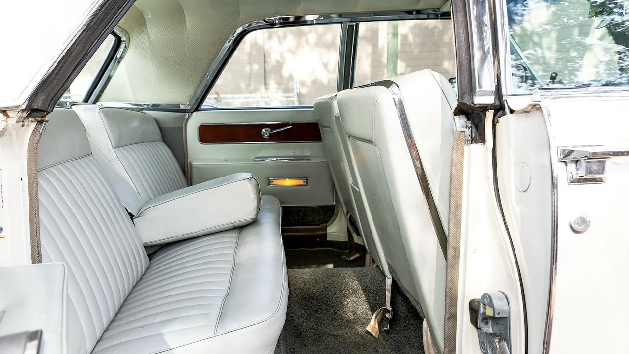 1963 Lincoln Continental 4th Gen - Image 10 of 31