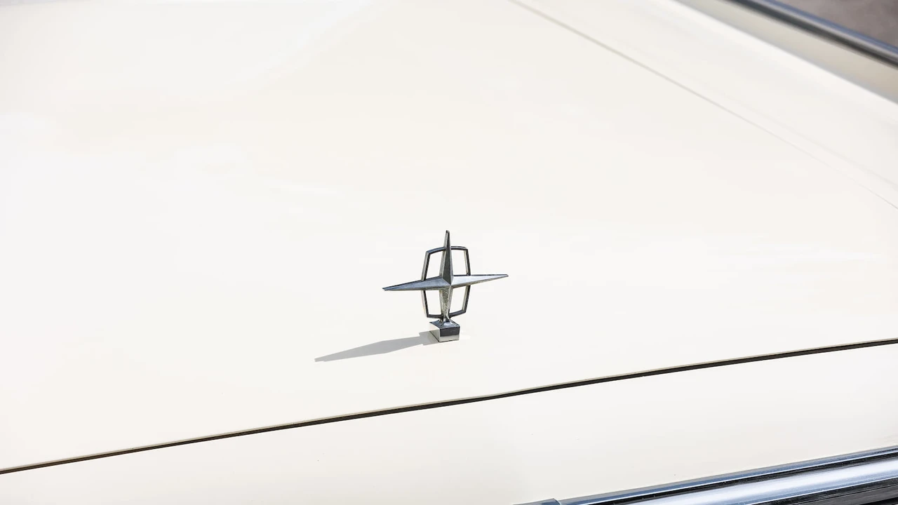 1963 Lincoln Continental 4th Gen - Image 11 of 31
