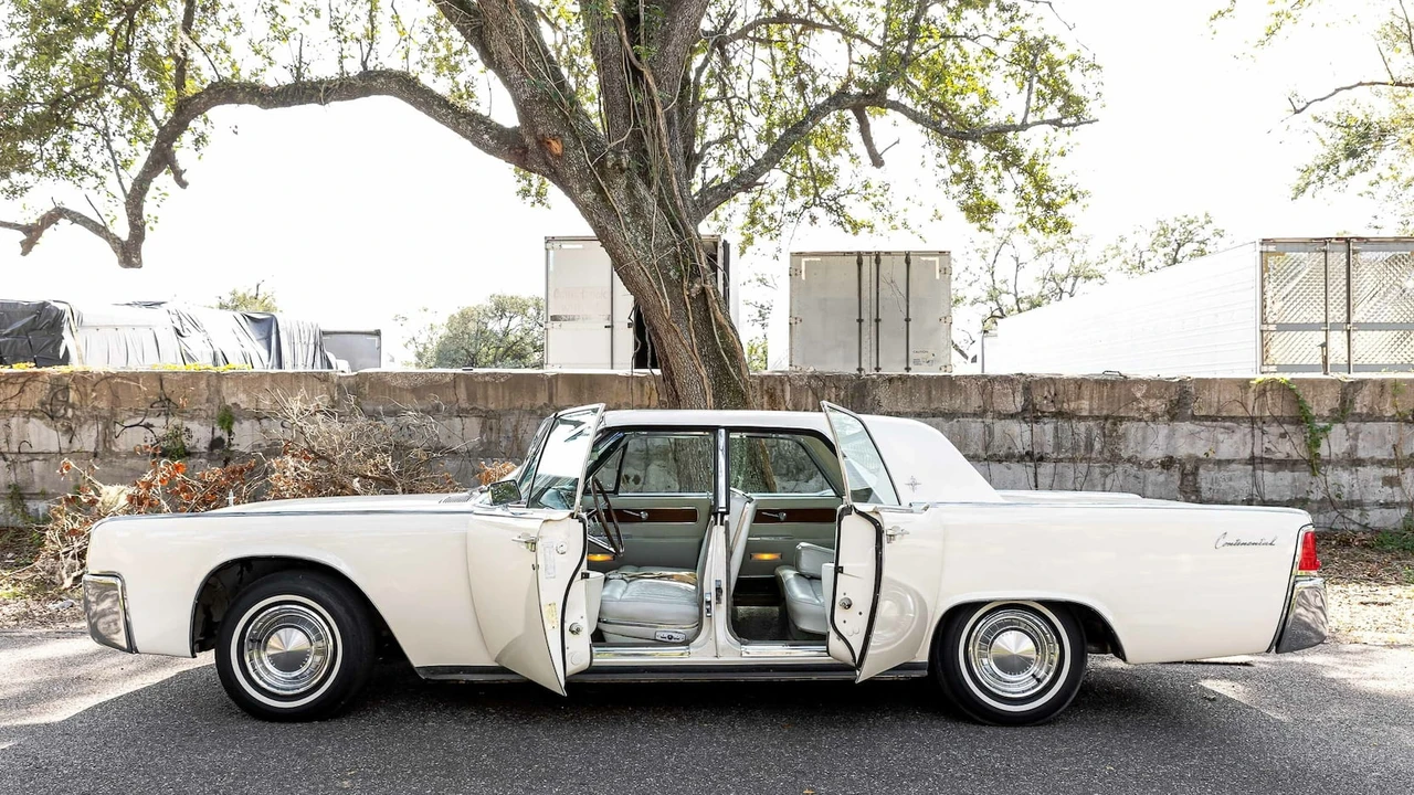 1963 Lincoln Continental 4th Gen - Image 15 of 31