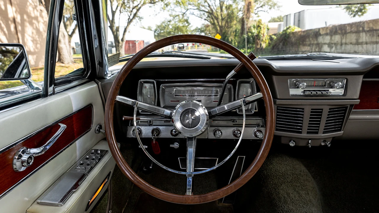 1963 Lincoln Continental 4th Gen - Image 25 of 31