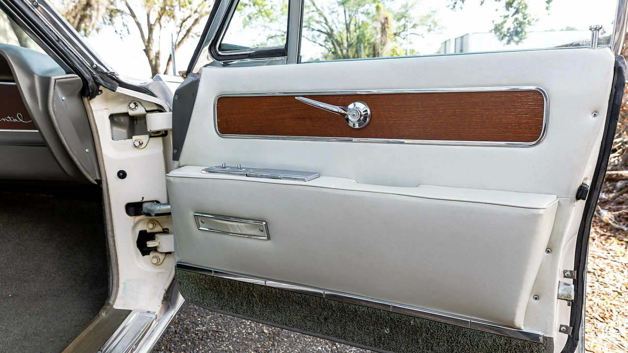 1963 Lincoln Continental 4th Gen - Image 26 of 31
