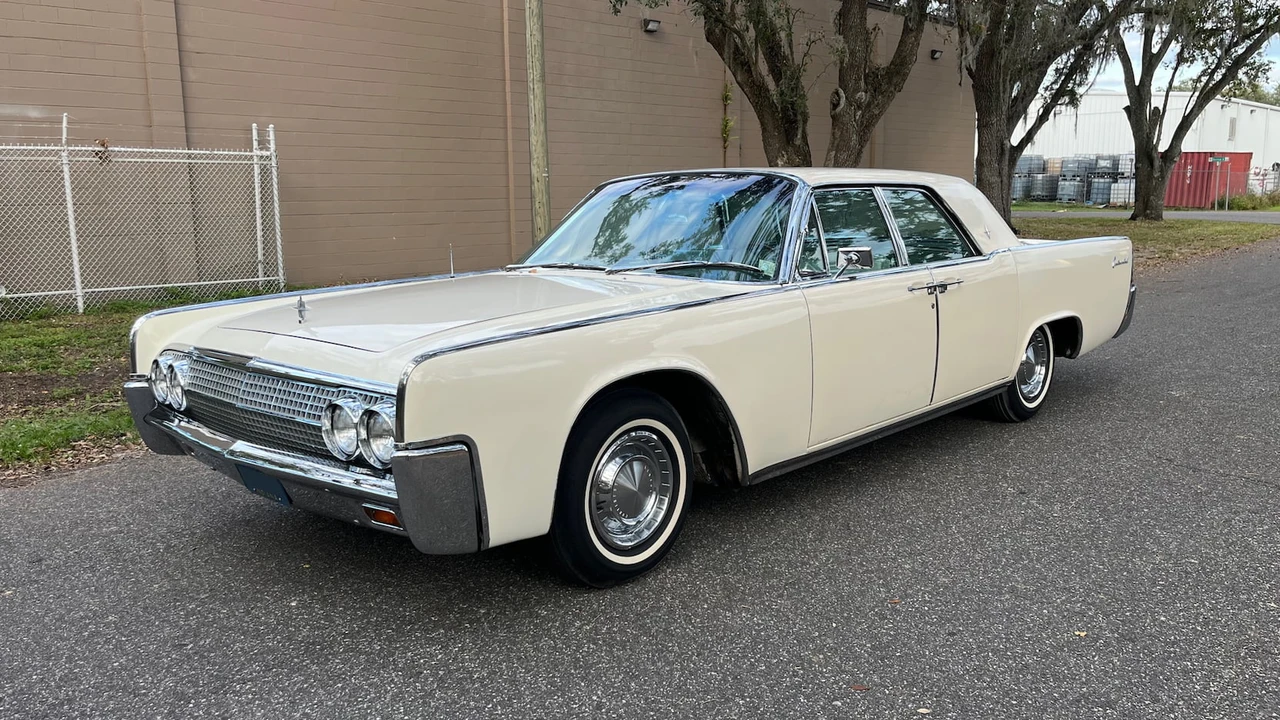 1963 Lincoln Continental 4th Gen - Image 28 of 31