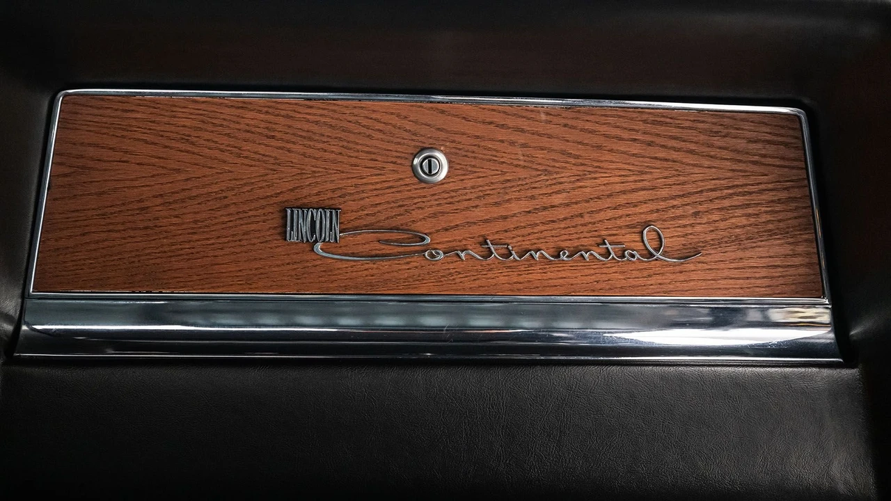 1963 Lincoln Continental 4th Gen - Image 18 of 31