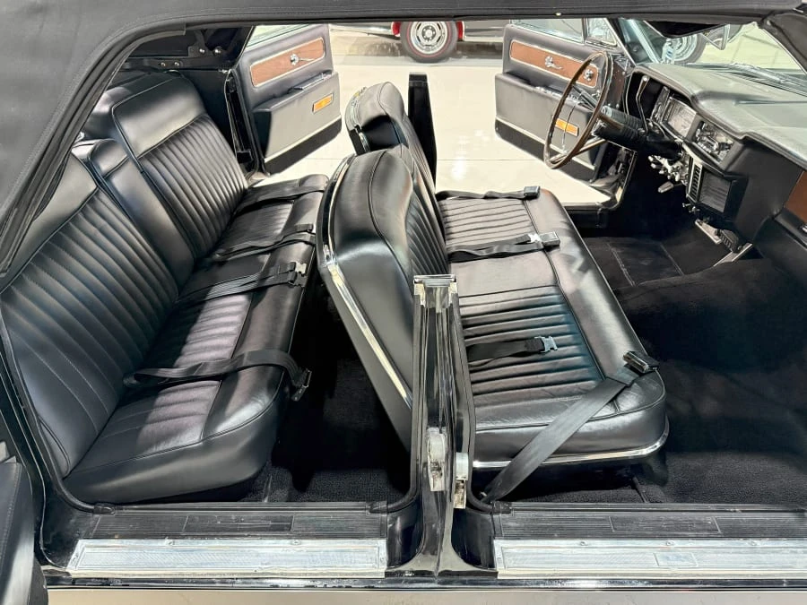 1963 Lincoln Continental 4th Gen - Image 24 of 25