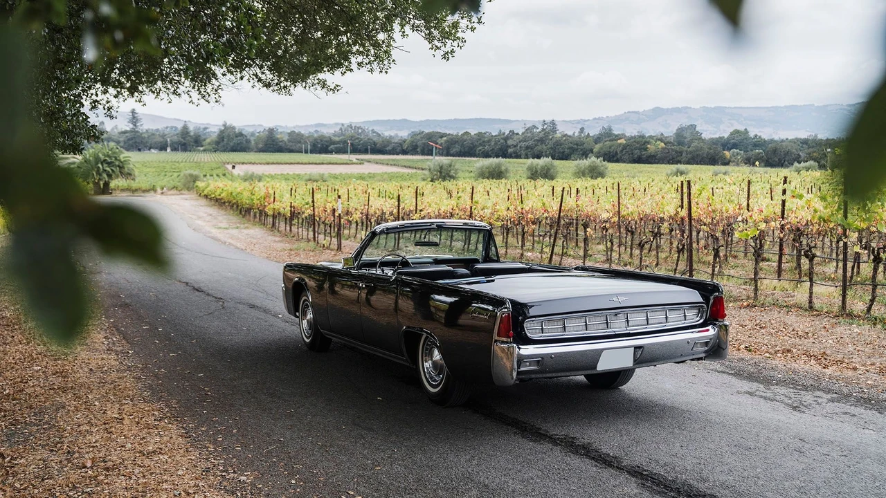 1963 Lincoln Continental 4th Gen - Image 17 of 31