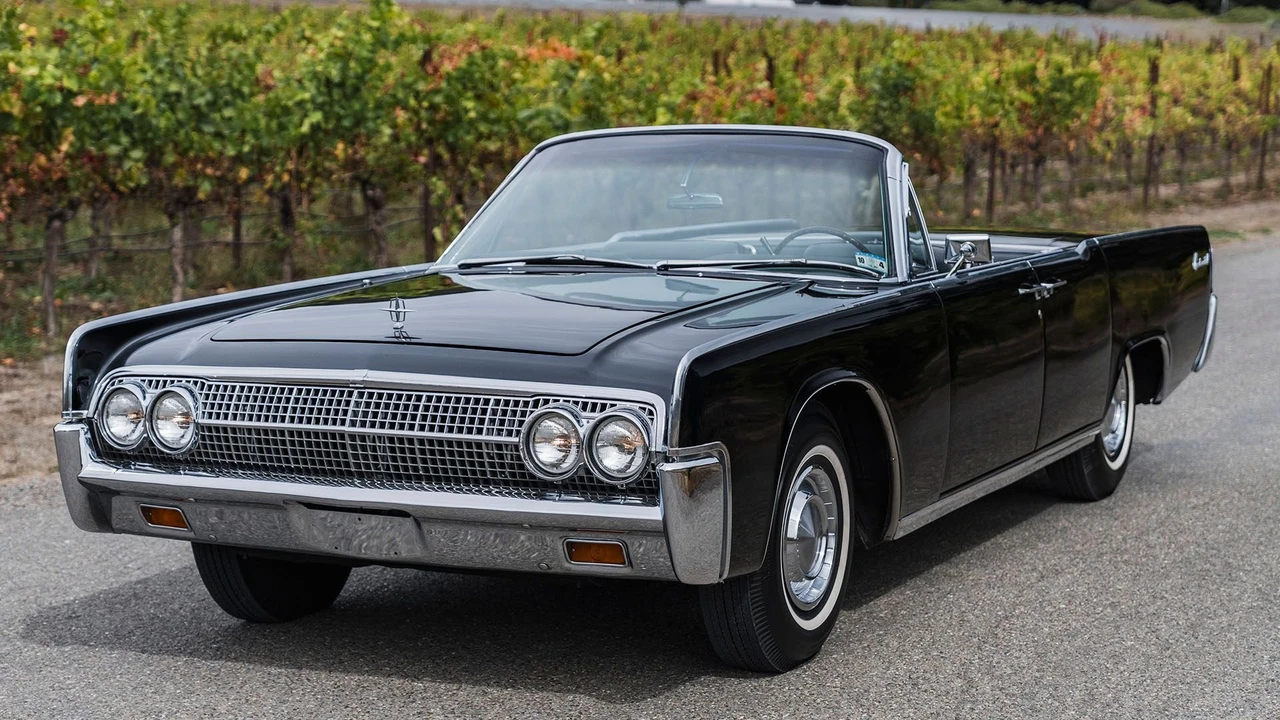 1963 Lincoln Continental 4th Gen - Image 12 of 31