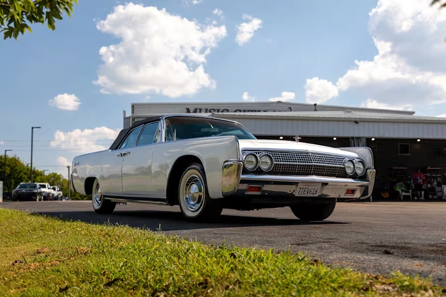 1963 Lincoln Continental 4th Gen - Image 6 of 31