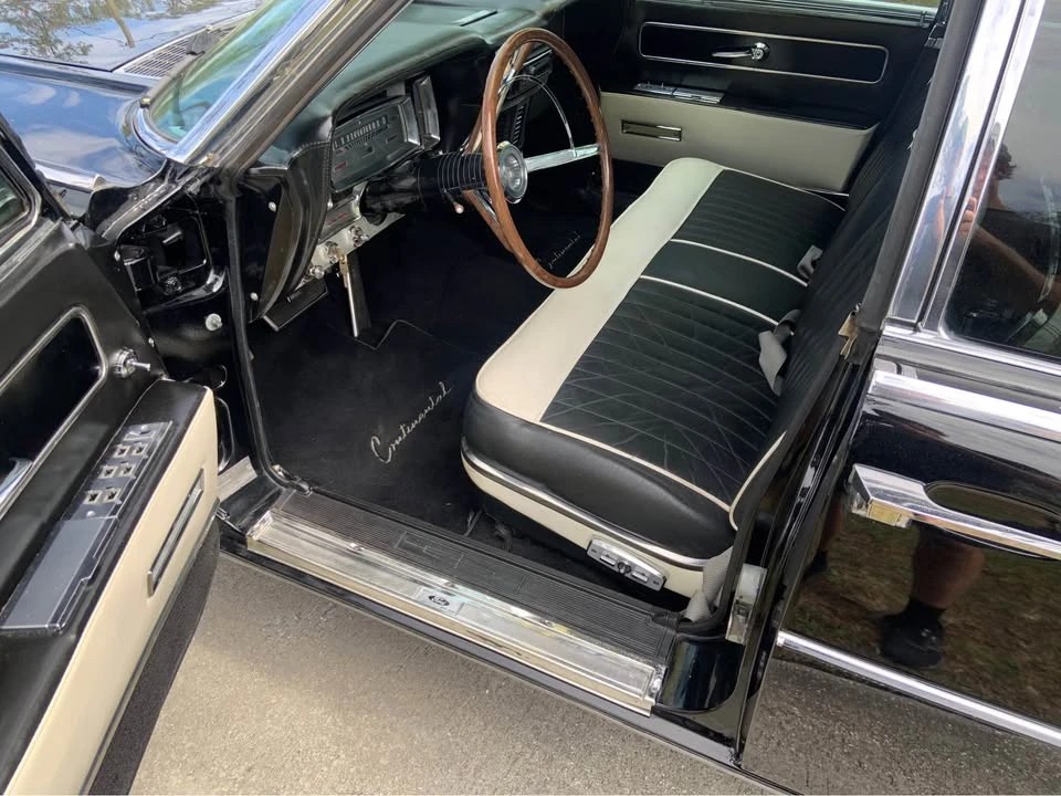 1963 Lincoln Continental 4th Gen - Image 10 of 11