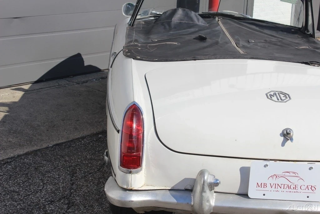 1963 MG MGB Roadster - Image 10 of 21