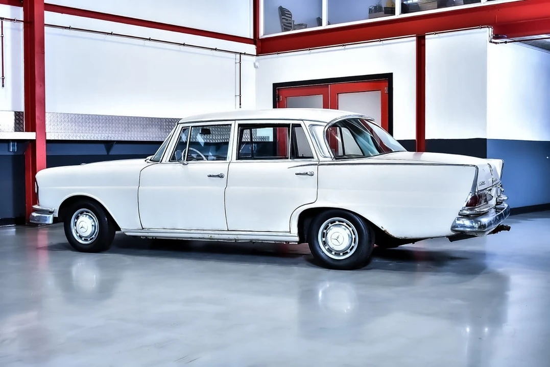 1963 Mercedes-Benz W111 Sedan - Image 19 of 30