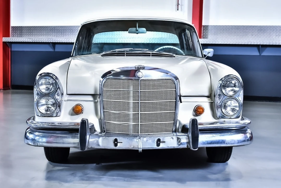 1963 Mercedes-Benz W111 Sedan - Image 3 of 30