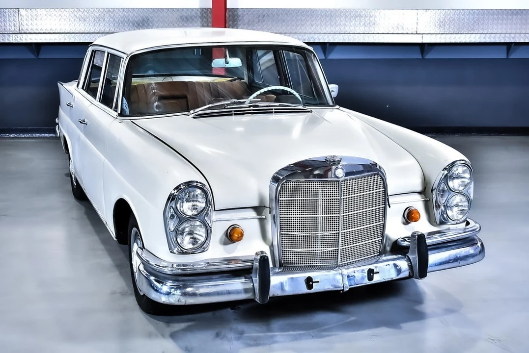 1963 Mercedes-Benz W111 Sedan - Image 4 of 30