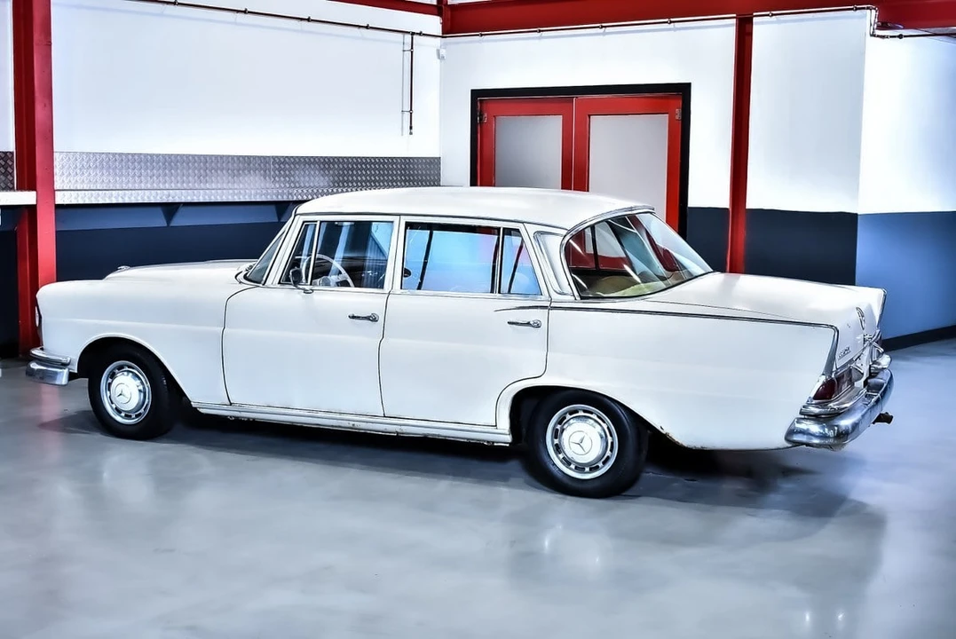 1963 Mercedes-Benz W111 Sedan - Image 18 of 30