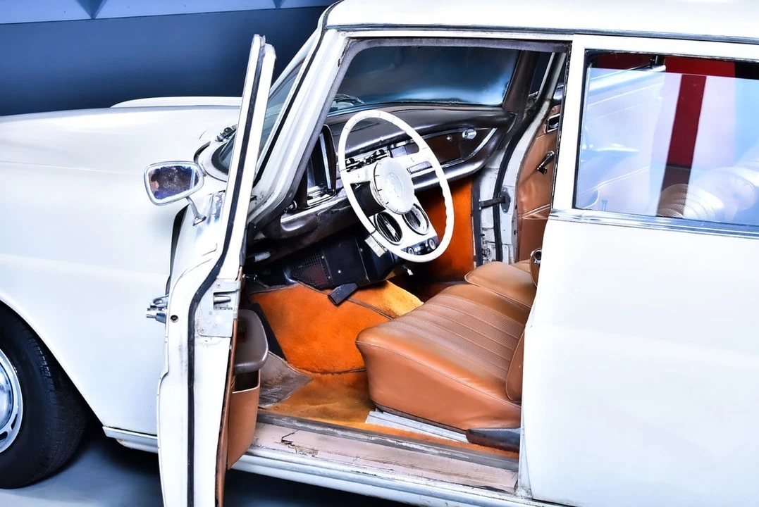 1963 Mercedes-Benz W111 Sedan - Image 26 of 30