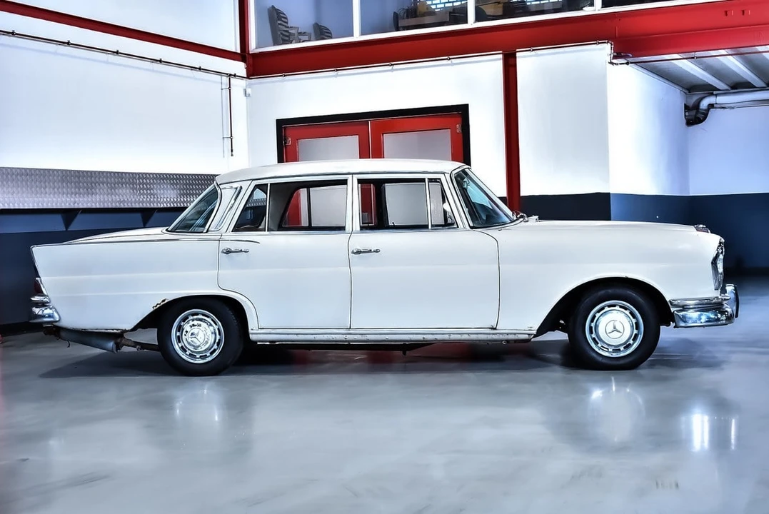 1963 Mercedes-Benz W111 Sedan - Image 10 of 30